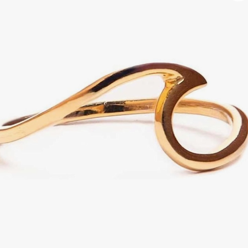 Women’s Gold Ocean Wave Ring - size 7 - Picture 2 of 2